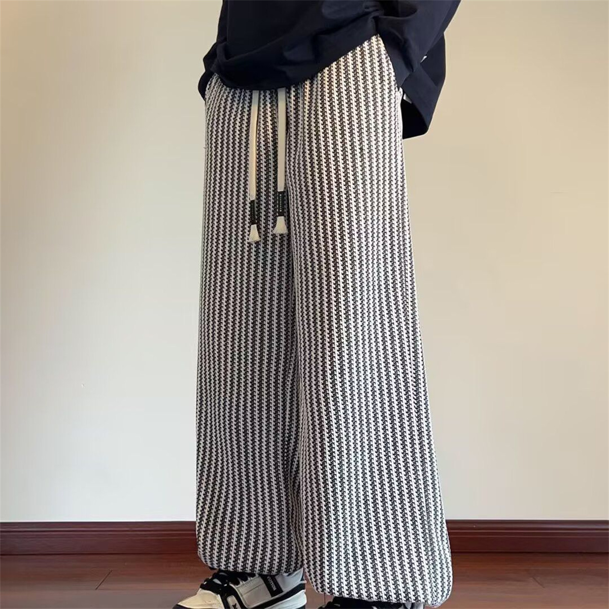 Street Fashion Trends 2026 - Novedad de Verano 2026: Pantalones Casuales