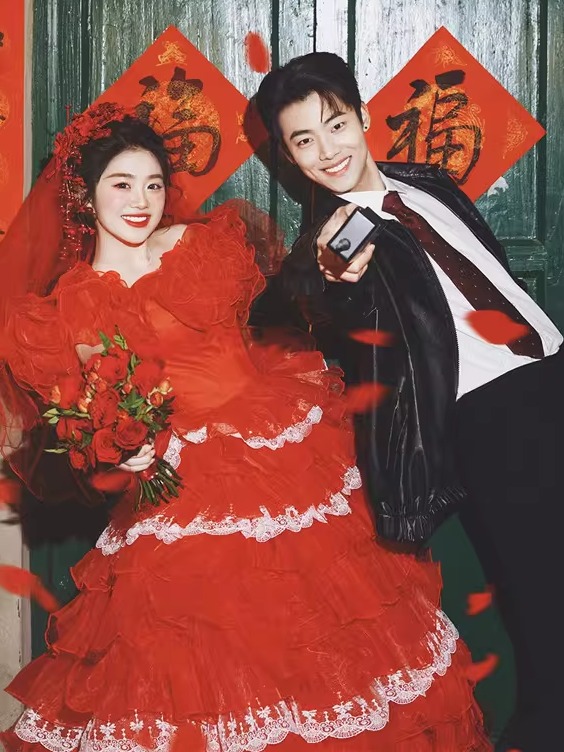 Street Fashion Photographers - Vestido de Novia Rojo Estilo Vintage,