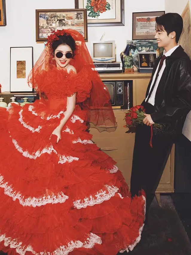 Vestido de Novia Rojo Estilo V - Street Fashion Photographers reseña y precio